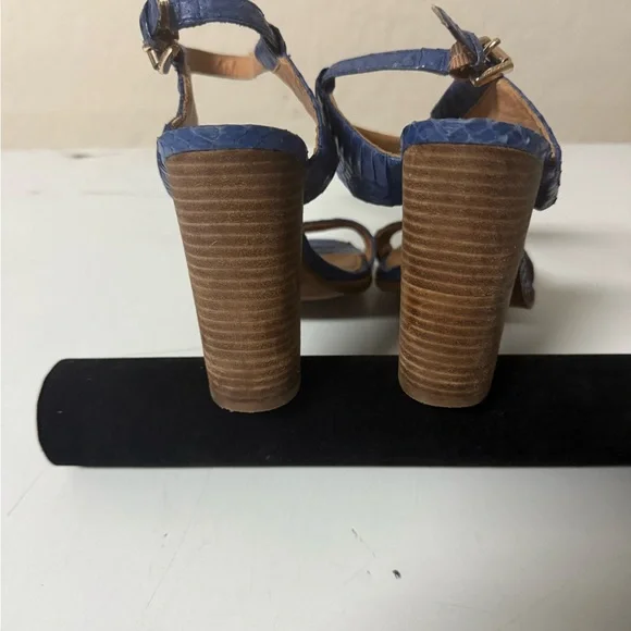 Women’s Coach lexey Blue cobalt Leather Sandals. - Picture 8 of 15